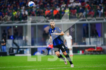2021-09-25 - Edin Dzeko of Fc Internazionale during the Italian championship Serie A football match between FC Internazionale and Atalanta Bergame on September 25, 2021 at Giuseppe Meazza stadium in Milan, Italy - FC INTERNAZIONALE VS ATALANTA BC - ITALIAN SERIE A - SOCCER