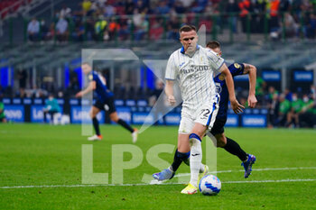2021-09-25 - Josip Ilicic (Atalanta BC) during the Italian championship Serie A football match between FC Internazionale and Atalanta Bergame on September 25, 2021 at Giuseppe Meazza stadium in Milan, Italy - FC INTERNAZIONALE VS ATALANTA BC - ITALIAN SERIE A - SOCCER