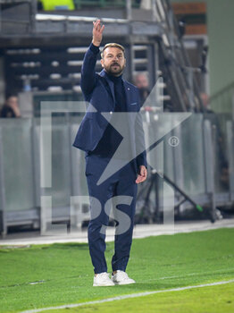 2021-10-18 - Venezia's head coach Paolo Zanetti gestures - VENEZIA FC VS ACF FIORENTINA - ITALIAN SERIE A - SOCCER