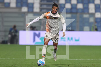 2021-10-23 - Tyronne Ebuehi (Venezia FC) in action - US SASSUOLO VS VENEZIA FC - ITALIAN SERIE A - SOCCER