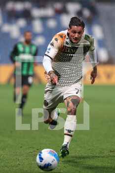 2021-10-23 - Pasquale Mazzocchi (Venezia FC) in action - US SASSUOLO VS VENEZIA FC - ITALIAN SERIE A - SOCCER