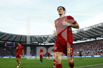 2021-10-24 - Nicolo' Zaniolo of Roma warming up before the Italian championship Serie A football match between AS Roma and SSC Napoli on October 24, 2021 at Stadio Olimpico in Rome, Italy - AS ROMA VS SSC NAPOLI - ITALIAN SERIE A - SOCCER