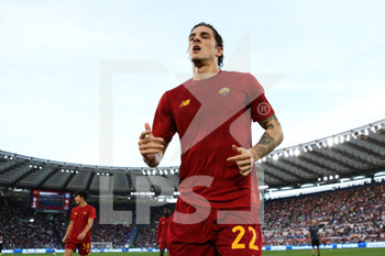 2021-10-24 - Nicolo' Zaniolo of Roma warming up before the Italian championship Serie A football match between AS Roma and SSC Napoli on October 24, 2021 at Stadio Olimpico in Rome, Italy - AS ROMA VS SSC NAPOLI - ITALIAN SERIE A - SOCCER