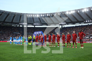 2021-10-24 - Roma and Napoli players stand in line before the Italian championship Serie A football match between AS Roma and SSC Napoli on October 24, 2021 at Stadio Olimpico in Rome, Italy - AS ROMA VS SSC NAPOLI - ITALIAN SERIE A - SOCCER