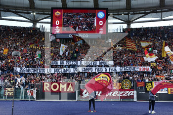 2021-10-24 - Supporters of Roma show a banner during the Italian championship Serie A football match between AS Roma and SSC Napoli on October 24, 2021 at Stadio Olimpico in Rome, Italy - AS ROMA VS SSC NAPOLI - ITALIAN SERIE A - SOCCER