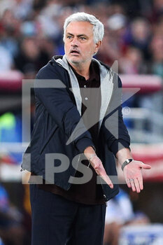 2021-10-24 - Jose' Mourinho head coach of Roma during the Italian championship Serie A football match between AS Roma and SSC Napoli on October 24, 2021 at Stadio Olimpico in Rome, Italy - AS ROMA VS SSC NAPOLI - ITALIAN SERIE A - SOCCER
