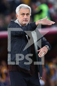 2021-10-24 - Jose' Mourinho head coach of Roma reacts during the Italian championship Serie A football match between AS Roma and SSC Napoli on October 24, 2021 at Stadio Olimpico in Rome, Italy - AS ROMA VS SSC NAPOLI - ITALIAN SERIE A - SOCCER