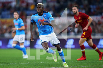 2021-10-24 - Victor Osimhen of Napoli in action during the Italian championship Serie A football match between AS Roma and SSC Napoli on October 24, 2021 at Stadio Olimpico in Rome, Italy - AS ROMA VS SSC NAPOLI - ITALIAN SERIE A - SOCCER