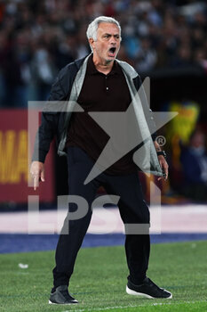 2021-10-24 - Jose' Mourinho head coach of Roma reacts during the Italian championship Serie A football match between AS Roma and SSC Napoli on October 24, 2021 at Stadio Olimpico in Rome, Italy - AS ROMA VS SSC NAPOLI - ITALIAN SERIE A - SOCCER