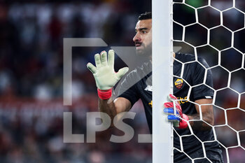 2021-10-24 - Rui Patricio goalkeeper of Roma reacts during the Italian championship Serie A football match between AS Roma and SSC Napoli on October 24, 2021 at Stadio Olimpico in Rome, Italy - AS ROMA VS SSC NAPOLI - ITALIAN SERIE A - SOCCER