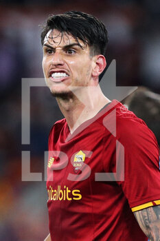 2021-10-24 - Roger Ibanez of Roma reacts during the Italian championship Serie A football match between AS Roma and SSC Napoli on October 24, 2021 at Stadio Olimpico in Rome, Italy - AS ROMA VS SSC NAPOLI - ITALIAN SERIE A - SOCCER