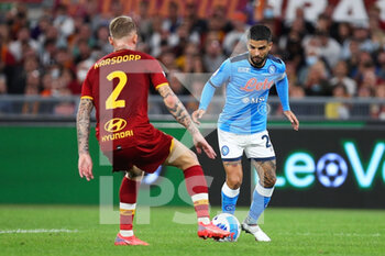 2021-10-24 - Lorenzo Insigne of Napoli (R) vies for the ball with Rick Karsdorp of Roma (L) during the Italian championship Serie A football match between AS Roma and SSC Napoli on October 24, 2021 at Stadio Olimpico in Rome, Italy - AS ROMA VS SSC NAPOLI - ITALIAN SERIE A - SOCCER