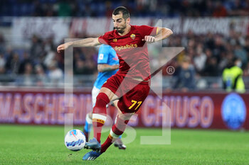 2021-10-24 - Henrikh Mkhitaryan of Roma in action during the Italian championship Serie A football match between AS Roma and SSC Napoli on October 24, 2021 at Stadio Olimpico in Rome, Italy - AS ROMA VS SSC NAPOLI - ITALIAN SERIE A - SOCCER