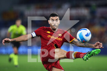 2021-10-24 - Lorenzo Pellegrini of Roma kicks the ball during the Italian championship Serie A football match between AS Roma and SSC Napoli on October 24, 2021 at Stadio Olimpico in Rome, Italy - AS ROMA VS SSC NAPOLI - ITALIAN SERIE A - SOCCER