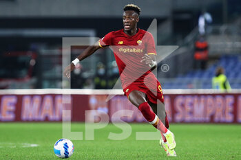 2021-10-24 - Tammy Abraham of Roma in action during the Italian championship Serie A football match between AS Roma and SSC Napoli on October 24, 2021 at Stadio Olimpico in Rome, Italy - AS ROMA VS SSC NAPOLI - ITALIAN SERIE A - SOCCER