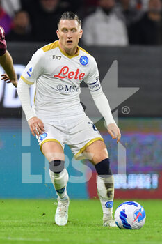 2021-10-31 - Napoli's midfielder Piotr Zielinski in action  - US SALERNITANA VS SSC NAPOLI - ITALIAN SERIE A - SOCCER
