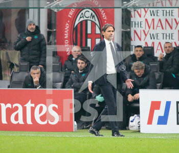 2021-11-07 - Coach Simone Inzaghi (Fc Internazionale) during the Italian championship Serie A football match between AC Milan and FC Internazionale on November 7, 2021 at San Siro stadium in Milan, Italy - AC MILAN VS INTER - FC INTERNAZIONALE - ITALIAN SERIE A - SOCCER