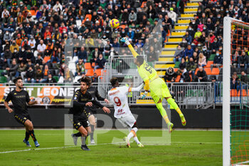 2021-11-07 - Venezia’s Sergio Romero goalkeeper saves a goal - VENEZIA FC VS AS ROMA - ITALIAN SERIE A - SOCCER