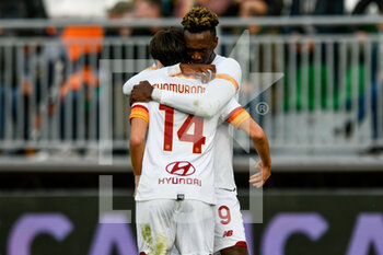 2021-11-07 - Roma's Tammy Abraham celebrates after scoring a goal  and Roma's Eldor Shomurodov - VENEZIA FC VS AS ROMA - ITALIAN SERIE A - SOCCER