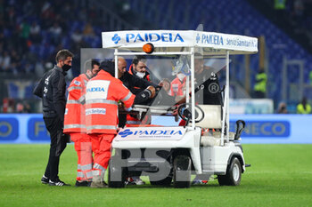 2021-11-20 - Danilo of Juventus leaves the pitch after been injured during the Italian championship Serie A football match between SS Lazio and Juventus FC on November 20, 2021 at Stadio Olimpico in Rome, Italy - SS LAZIO VS JUVENTUS FC - ITALIAN SERIE A - SOCCER