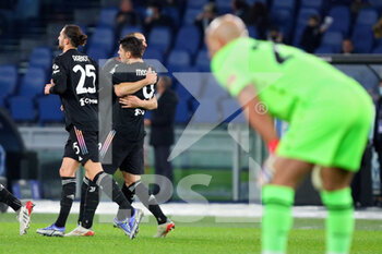 2021-11-20 - Leonardo Bonucci of Juventus celebrates with his teammates after scoring 0-1 goal by penalty during the Italian championship Serie A football match between SS Lazio and Juventus FC on November 20, 2021 at Stadio Olimpico in Rome, Italy - SS LAZIO VS JUVENTUS FC - ITALIAN SERIE A - SOCCER