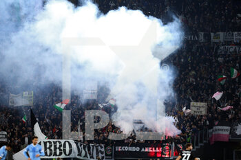 2021-11-20 - Supporters of Juventus during the Italian championship Serie A football match between SS Lazio and Juventus FC on November 20, 2021 at Stadio Olimpico in Rome, Italy - SS LAZIO VS JUVENTUS FC - ITALIAN SERIE A - SOCCER