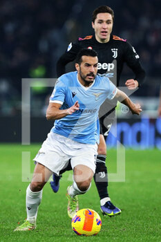2021-11-20 - Pedro Rodriguez of Lazio in action during the Italian championship Serie A football match between SS Lazio and Juventus FC on November 20, 2021 at Stadio Olimpico in Rome, Italy - SS LAZIO VS JUVENTUS FC - ITALIAN SERIE A - SOCCER
