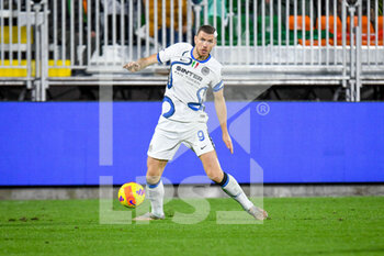 2021-11-27 - Inter's Edin Dzeko portrait in action - VENEZIA FC VS INTER FC - ITALIAN SERIE A - SOCCER