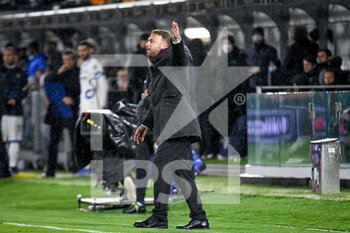2021-11-27 - Venezia's head coach Paolo Zanetti gestures - VENEZIA FC VS INTER FC - ITALIAN SERIE A - SOCCER