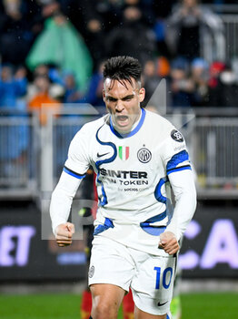 2021-11-27 - Inter's Lautaro Martínez celebrates after scoring a goal - VENEZIA FC VS INTER FC - ITALIAN SERIE A - SOCCER