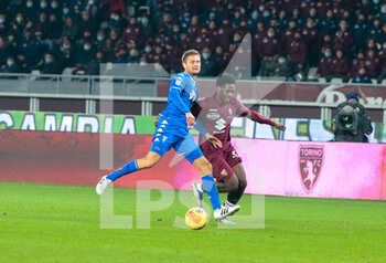 2021-12-02 - Ola Aina (Torino Fc) during the Italian championship Serie A football match between Torino FC and Empoli FC on December 2, 2021 at Stadio Olimpico Grande Torino in Turin, Italy - TORINO FC VS EMPOLI FC - ITALIAN SERIE A - SOCCER