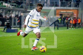 2021-12-05 - Verona's Adrien Tamèze - VENEZIA FC VS HELLAS VERONA FC - ITALIAN SERIE A - SOCCER