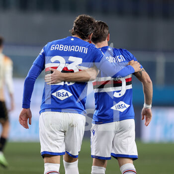 2021-12-19 - Manolo Gabbiadini (UC Sampdoria) esulta con Adrien Silva (UC Sampdoria) dopo aver segnato il primo gol della partita - UC SAMPDORIA VS VENEZIA FC - ITALIAN SERIE A - SOCCER