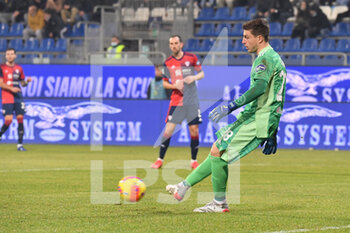 2021-12-18 - Alessio Cragno of Cagliari Calcio - CAGLIARI CALCIO VS UDINESE CALCIO - ITALIAN SERIE A - SOCCER