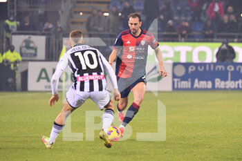 2021-12-18 - Diego Godin of Cagliari Calcio - CAGLIARI CALCIO VS UDINESE CALCIO - ITALIAN SERIE A - SOCCER