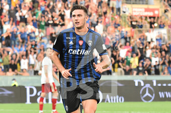 2021-08-27 - Lorenzo Lucca (Pisa) dopo aver segnato il gol dell'1-0 - AC PISA VS US ALESSANDRIA - ITALIAN SERIE B - SOCCER
