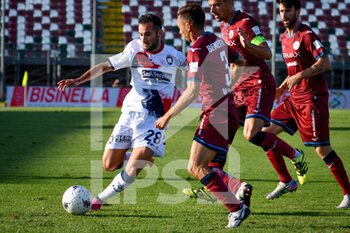 2021-08-29 - Giuseppe Borello (Crotone) ostacolato da Amedeo Benedetti (Cittadella) - AS CITTADELLA VS FC CROTONE - ITALIAN SERIE B - SOCCER