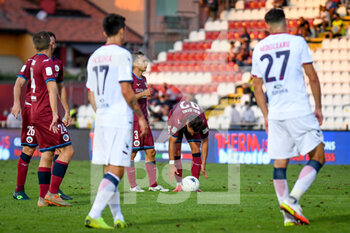 2021-08-29 - Enrico Baldini (Cittadella) si appresta a tirare la punizione - AS CITTADELLA VS FC CROTONE - ITALIAN SERIE B - SOCCER