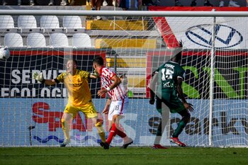 2021-09-18 - Idrissa Toure' (Pisa) segna di testa il gol del 1-1 - LR VICENZA VS AC PISA - ITALIAN SERIE B - SOCCER