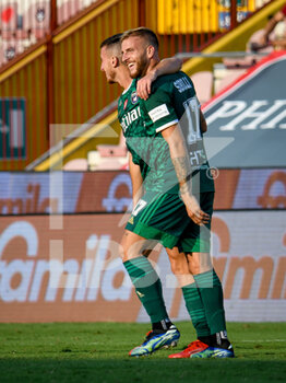 2021-09-18 - Esultanza di Samuele Birindelli (Pisa) per aver segnato il gol del 1-2 con Giuseppe Sibilli (Pisa) - LR VICENZA VS AC PISA - ITALIAN SERIE B - SOCCER