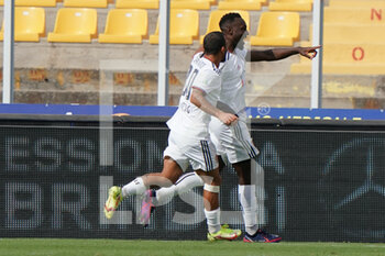 2021-09-18 - Abou Malal Ba (US Alessandria) esulta con il suo compagno di squadra dopo aver segnato il gol del 2-1 - US LECCE VS US ALESSANDRIA - ITALIAN SERIE B - SOCCER