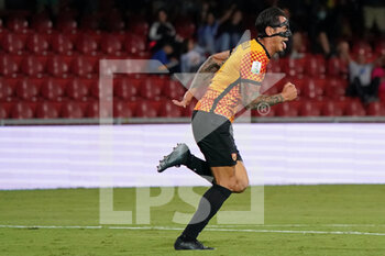2021-09-21 - Gianluca Lapadula (Benevento Calcio) celebrates after scoring a goal of 3-1 - BENEVENTO CALCIO VS AS CITTADELLA - ITALIAN SERIE B - SOCCER