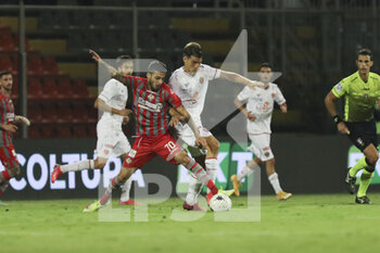 2021-09-22 - Gianluca Gaetano (Perugia) fights for the ball - US CREMONESE VS AC PERUGIA - ITALIAN SERIE B - SOCCER