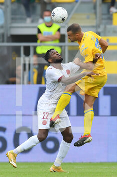 2021-10-02 - FROSINONE, ITALY -  October 2 :  Matteo Cotali  (R) of  Frosinone in action against  Orji okwonkwo  (L) of  Cittadella during the  Serie A  soccer match between  Frosinone and Cittadella Stadio Benito Stirpe on October 2,2021 in Frosinone Italy - FROSINONE CALCIO VS AS CITTADELLA - ITALIAN SERIE B - SOCCER