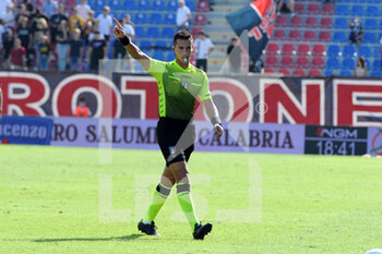 2021-10-02 - Di Martino from Teramo football referee - FC CROTONE VS ASCOLI CALCIO - ITALIAN SERIE B - SOCCER