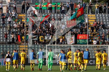 2021-10-02 - I tifosi della Ternana Calcio salutano i giocatori dopo la sconfitta - US CREMONESE VS TERNANA CALCIO - ITALIAN SERIE B - SOCCER
