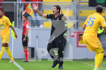 2021-10-23 - FROSINONE, ITALY - October 23 : Head Coach Andrea Sottil of Ascoli gestures during  Italian  Serie A soccer match between  Frosinone and Ascoli at Stadio Benito Stirpe on October 23,2021  in Frosinone Italy



 - FROSINONE CALCIO VS ASCOLI CALCIO - ITALIAN SERIE B - SOCCER