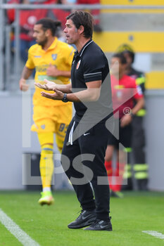 2021-10-23 - FROSINONE, ITALY - October 23 : Head Coach Andrea Sottil of Ascoli gestures during  Italian  Serie A soccer match between  Frosinone and Ascoli at Stadio Benito Stirpe on October 23,2021  in Frosinone Italy



 - FROSINONE CALCIO VS ASCOLI CALCIO - ITALIAN SERIE B - SOCCER