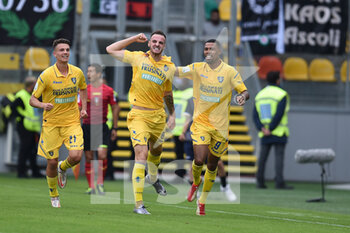 2021-10-23 - Federico gatti of Frosinone  celebrates with his team mates after scores  the opening  goal during    soccer match between  Frosinone  and Ascoli at Stadio Benito Stirpe on October 23,2021  in Frosinone Italy 


 - FROSINONE CALCIO VS ASCOLI CALCIO - ITALIAN SERIE B - SOCCER