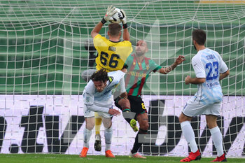 2021-11-01 - goalkeeper Gori Stefano (Como) vs Proetti Mattia (Ternana) - TERNANA CALCIO VS COMO 1907 - ITALIAN SERIE B - SOCCER